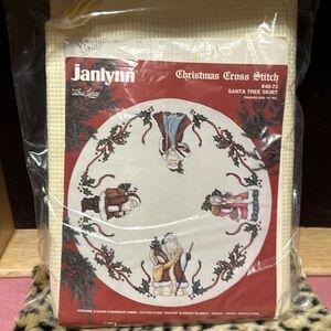 Janlynn Cross stitch Santa Tree Skirt